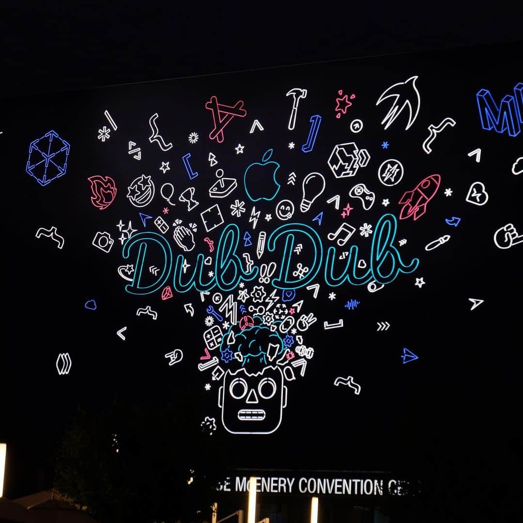 松村太郎さんのインスタグラム写真 - (松村太郎Instagram)「#WWDC19 #Neon #Emoji #Sign. #DubDub in #SanJose.」6月3日 13時33分 - taromatsumura