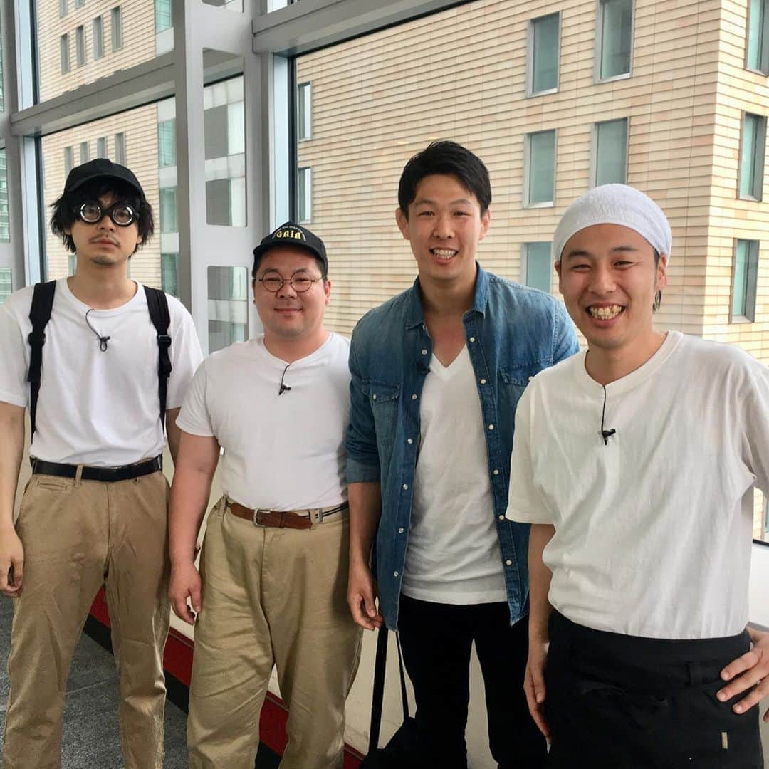 日本テレビ「ウチのガヤがすみません！」さんのインスタグラム写真 - (日本テレビ「ウチのガヤがすみません！」Instagram)「#成田凌 が大好きなコント師#ネルソンズ とコラボコントで キモキャラに🤓‼️ . 成田凌さんが、ネルソンズさんのコントでおなじみの “クセありおじさん”に変身😳⚡️🎒🧢👣 成田さんのなりきりっぷりにご注目ください👀✨ . 放送は…【6/4(火)23:59〜】🍎✨ . #ウチのガヤがすみません #ウチガヤ  #豪華ゲストとガヤ芸人 #ガヤ芸人オフショット #芸人  #小松菜奈 #門脇麦 #さよならくちびる」6月3日 13時28分 - uchino_gaya