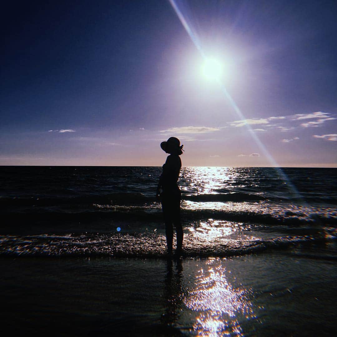 佐藤乃莉さんのインスタグラム写真 - (佐藤乃莉Instagram)「もはや宇宙っぽい  #sea#hawaii #beach #海#シルエット」6月3日 13時28分 - nori_sato_