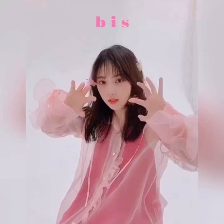 のインスタグラム：「🌷 new issue ﻿🌷﻿ ﻿﻿﻿ bis July 2019﻿﻿ ﻿﻿ IN HER EYES「自分だけの境界線」﻿﻿﻿﻿ ﻿ ﻿ 乃木坂46 与田祐希ちゃんが、﻿ 新レギュラーモデルとして登場🍒﻿ ﻿ 【 INNOCENT GIRL 透明感の秘密 】﻿ という企画では与田ちゃんの魅力のひとつである﻿ "透明感" にフィーチャー。﻿ インタビューも掲載されています💕﻿ ﻿ 撮影現場でのオフショットを動画で公開！﻿ 撮影の思い出とは…？スワイプ してチェックしてね！﻿ ﻿ ﻿ ﻿ #bis #bis_web #乃木坂46 #与田祐希 #与田ちゃん #nogizaka46 #坂道 #idol #アイドル #撮影 #オフショット #offshot #しゃぼん玉 #movie #pink #shotting #かわいい #🐩 #🐶 #💕」