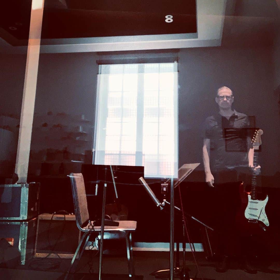ブライアン・アダムスのインスタグラム：「Was just at the @thewarehousestudio with a few new songs to be recorded. These photos are from pre record demo day, arranging what to do, tracking an acoustic song. #newmusic #recordingstudio」