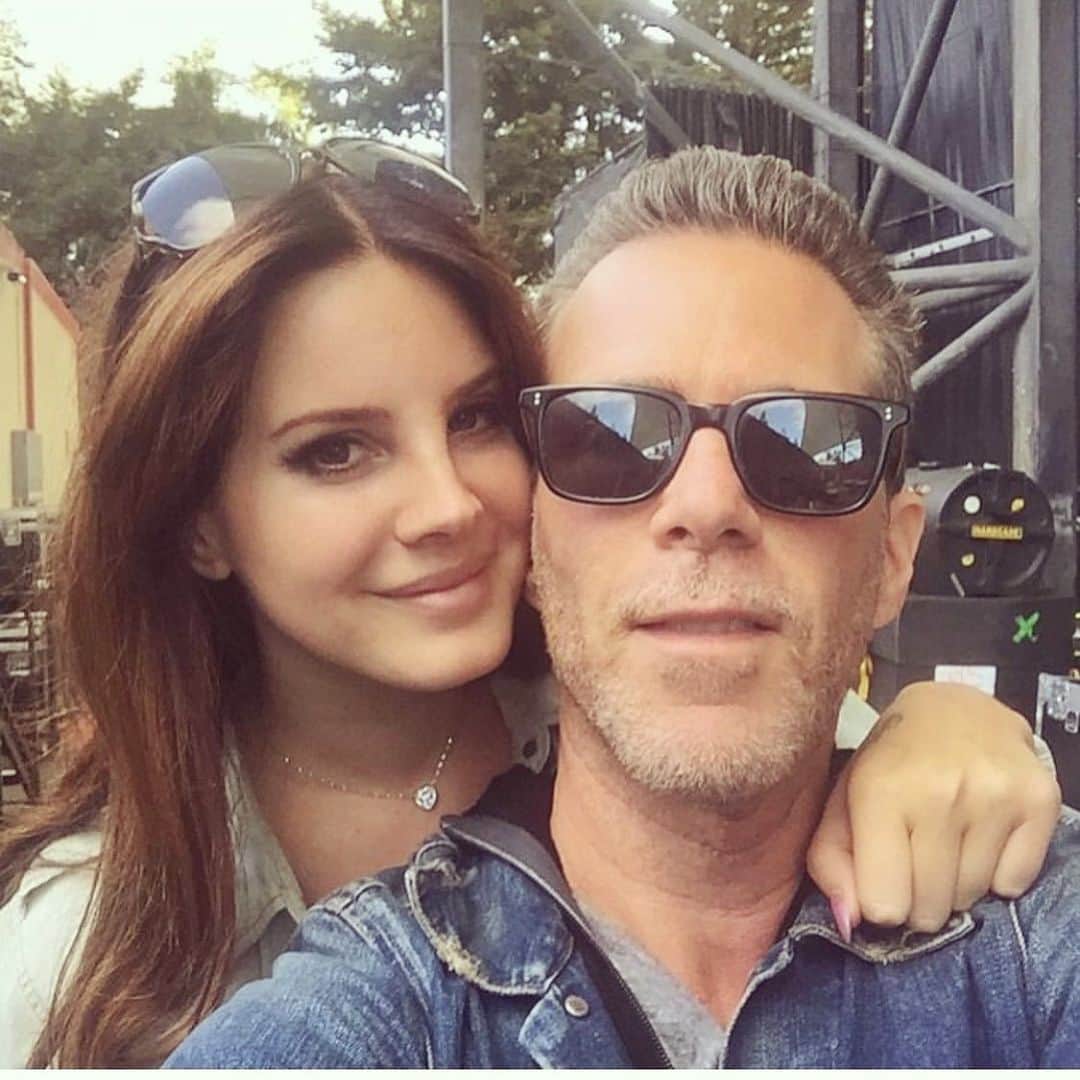 scottlippsさんのインスタグラム写真 - (scottlippsInstagram)「And a very happy bday to the awesome @lanadelrey , still some of the best moments and greatest days of my life on tour with you and Ms @courtneylove lotsa love #lanadelrey #happybirthday #hbd」6月3日 8時08分 - scottlipps