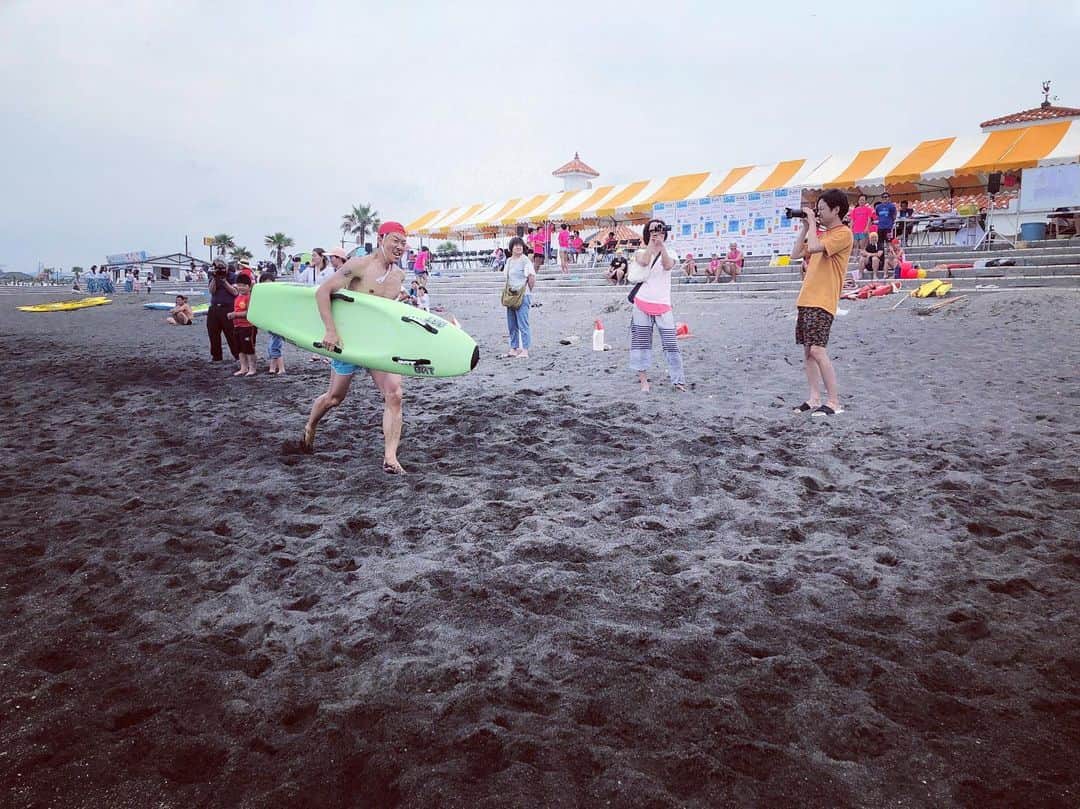 飯沼誠司さんのインスタグラム写真 - (飯沼誠司Instagram)「OCEAN+FEST TATEYAMA day2 館山の海で、家族、チーム、たくさんの輪が広がって…我々は運営しながら、参加しながらたくさんの感動シーンを見ることができた。 関わりいただきました全ての方に感謝いたします！ see you next... OCEAN+FEST TATEYAMA2020 #tateyamasurfclub  #oceanfesttateyama  #nippers #親子ニッパーボード&ラン #family」6月3日 8時08分 - seiji_iinuma