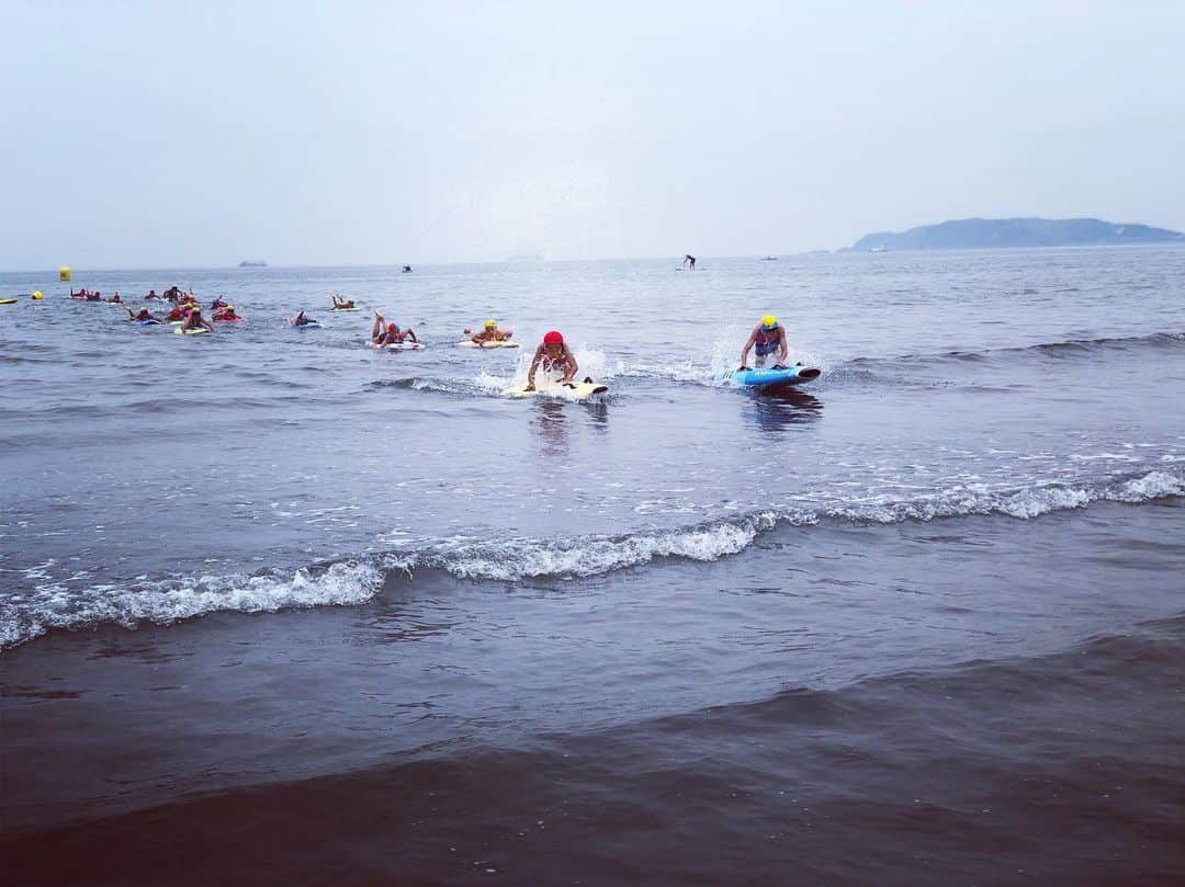 飯沼誠司さんのインスタグラム写真 - (飯沼誠司Instagram)「OCEAN+FEST TATEYAMA day2 館山の海で、家族、チーム、たくさんの輪が広がって…我々は運営しながら、参加しながらたくさんの感動シーンを見ることができた。 関わりいただきました全ての方に感謝いたします！ see you next... OCEAN+FEST TATEYAMA2020 #tateyamasurfclub  #oceanfesttateyama  #nippers #親子ニッパーボード&ラン #family」6月3日 8時08分 - seiji_iinuma