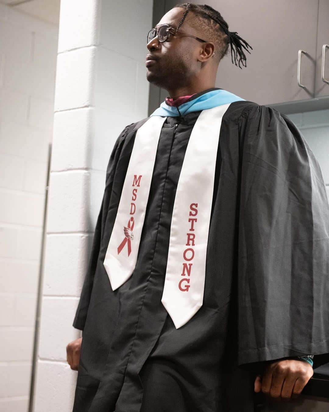 ドウェイン・ウェイドさんのインスタグラム写真 - (ドウェイン・ウェイドInstagram)「I was honored to be the commencement speaker today for the graduation class of 2019 for @marjorystonemanhigh ...Thank you all and i love you. #MSDSTRONG #WEFIGHT」6月3日 8時19分 - dwyanewade