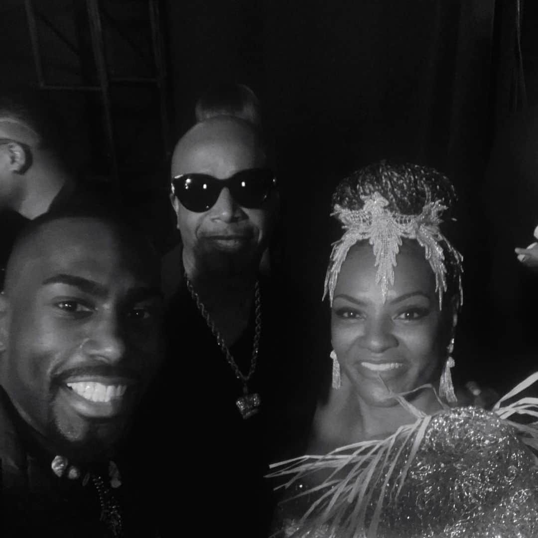 MCハマーのインスタグラム：「My Queen @stephanieburrellhammer and my Nephew @iamderay celebrating @mstinalawson and @mrrichardlawson unbelievable Gala  Last Night #wearableartgala2019  Thank You and Congratulations @feliciahorowitz on your well earned and deserved award !!!! 👏🏾👏🏾👏🏾💯」