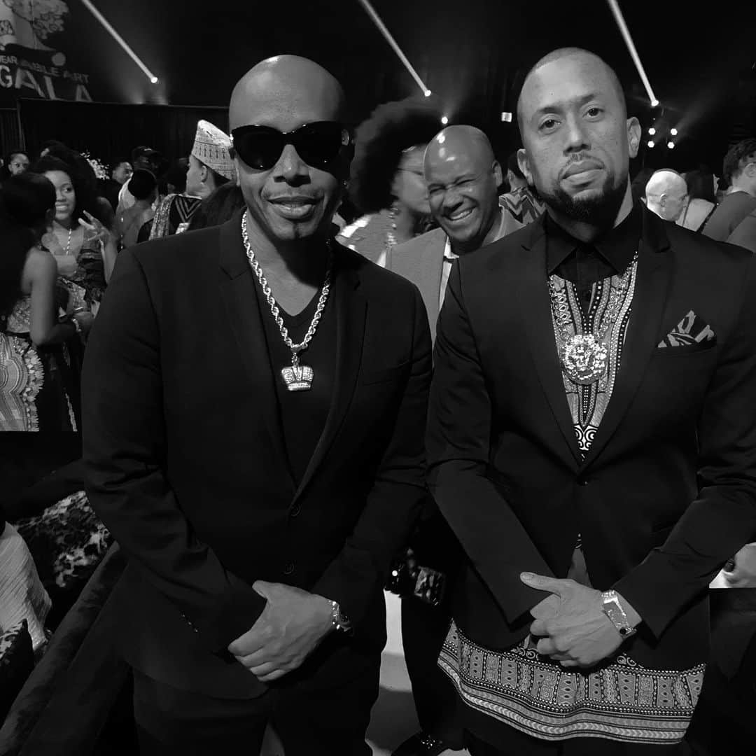 MCハマーのインスタグラム：「We @affioncrockett and I had a great time and convo at the Gala last night #wearableartgala2019 Respect ✊🏾 🕺🏿💯」