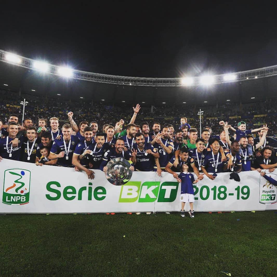 イ・スンウのインスタグラム：「#Serie A!!!!🍾🎉🏆」