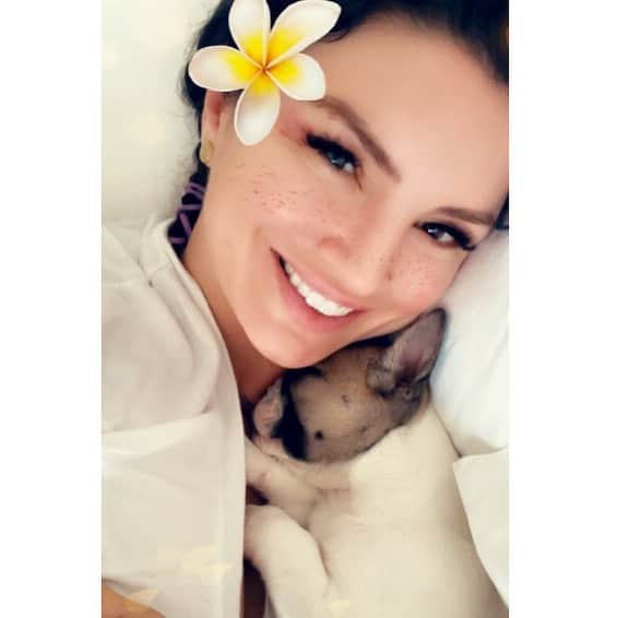 ジーナ・カラーノさんのインスタグラム写真 - (ジーナ・カラーノInstagram)「🌼 I don’t know how it happened but I got the sweetest lil girl in the world.. so delicate. And she only likes to fall asleep around my neck.. I wouldn’t have it any other way.. not sure how that’ll work when she gets bigger but.. cross that bridge when we get there. 🌙🐝 #MoonB #bbgurl #myheart #10weeksold #Frenchie」6月3日 8時39分 - ginajcarano