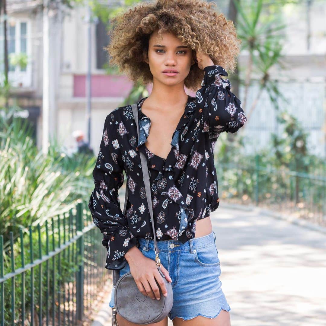 Wet Sealさんのインスタグラム写真 - (Wet SealInstagram)「This paisley top is.so.cute! Pair with denim or skirt… such a versatile piece! 😍」6月3日 8時39分 - wetseal