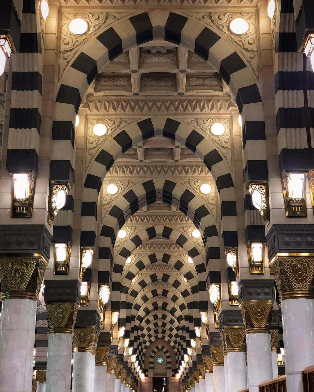 マヘル・ザインさんのインスタグラム写真 - (マヘル・ザインInstagram)「#prophetmuhammad ‘s #mosque 🕌♥️ #pbuh  #yanabisalamalayka」6月3日 8時49分 - maherzainofficial