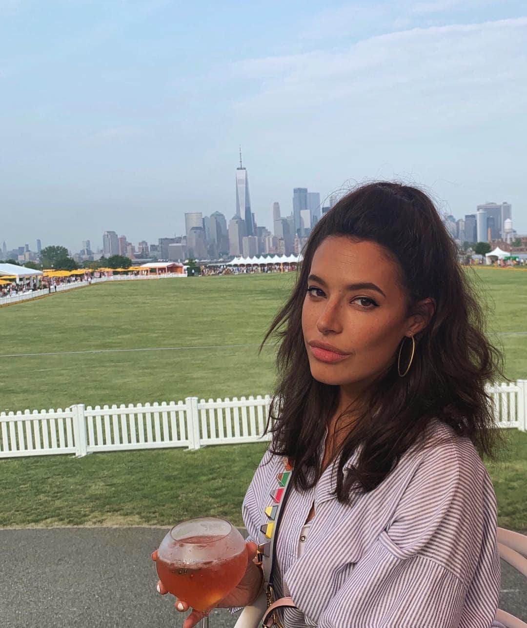 クロエ・ブリッジスのインスタグラム：「Thanks for having us yesterday @veuveclicquot, I’m glad once a year we can help take all that extra rosé off your hands! Lmk if you need my services again anytime soon, happy to do what I can #vcpoloclassic」