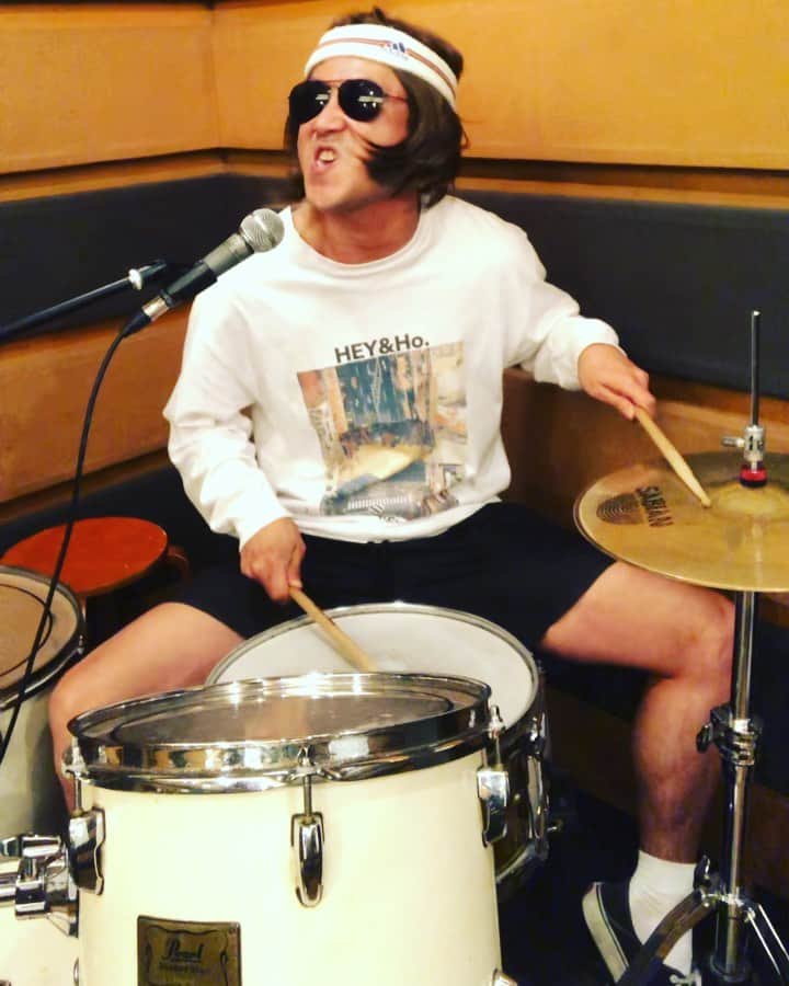 おたこぷーのインスタグラム：「ドラム漫談 #21 OP(オープニングギャグ) #ドラム #リズム #ビート #お笑い #おたこぷー #二十歳 #福岡 #熊本 #天草 #下北沢 #世田谷区 #ガードアイランド下北沢ウエスト店 #よしもと #あいみょん #ヘイアンドホー #アディダスオリジナルス #バンズサーフ」