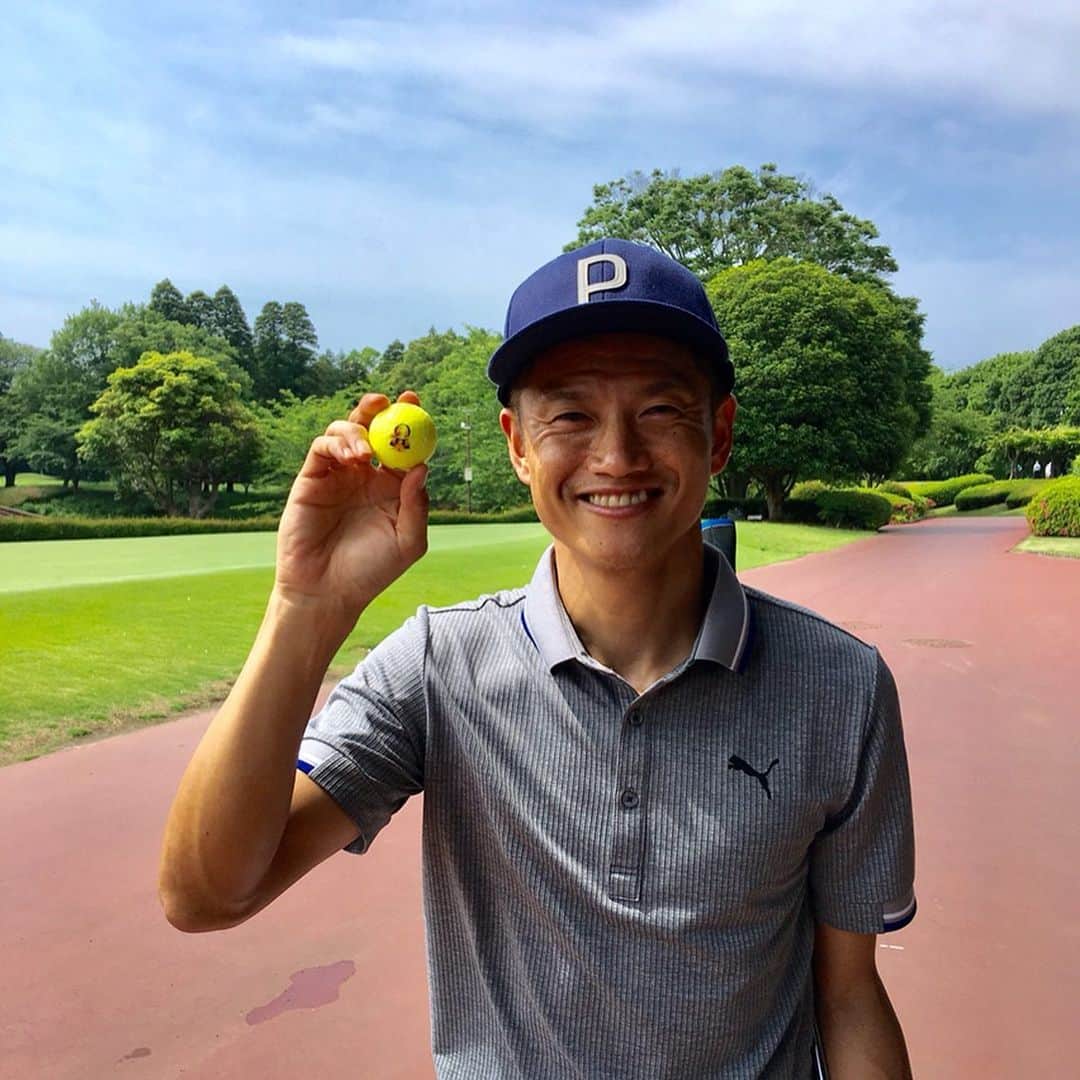 播戸竜二さんのインスタグラム写真 - (播戸竜二Instagram)「『コンペ』 ・ 株式会社シーラさんのゴルフコンペに参加してきました⛳️🏌️‍♂️ ・ 社長の湯藤さんに誘っていただき、楽しい時間を過ごす事が出来ました！ ・ 東京に来て初めてのゴルフでしたが、やっぱり大自然の中は最高でした！🌲 ・ スコアも前半57後半57の114で、ベストスコアでした😁 ・ 朝早くて健康的やし、たくさん歩くし、いろいろな人とも仲良くなれるし、何歳になってもできるゴルフは、最高のスポーツです！ ・ 少しずつ楽しみながらやっていきます⛳️🏌️‍♂️ ・ ・ #株式会社シーラ #SYLA #湯藤善行さん #小島さん #哲ちゃん #キャディーはマリア #みんなと仲良くなりました #お食事券ゲット #ゴルフ #pumagolf  #enjoy」6月3日 9時07分 - ryuji_bando