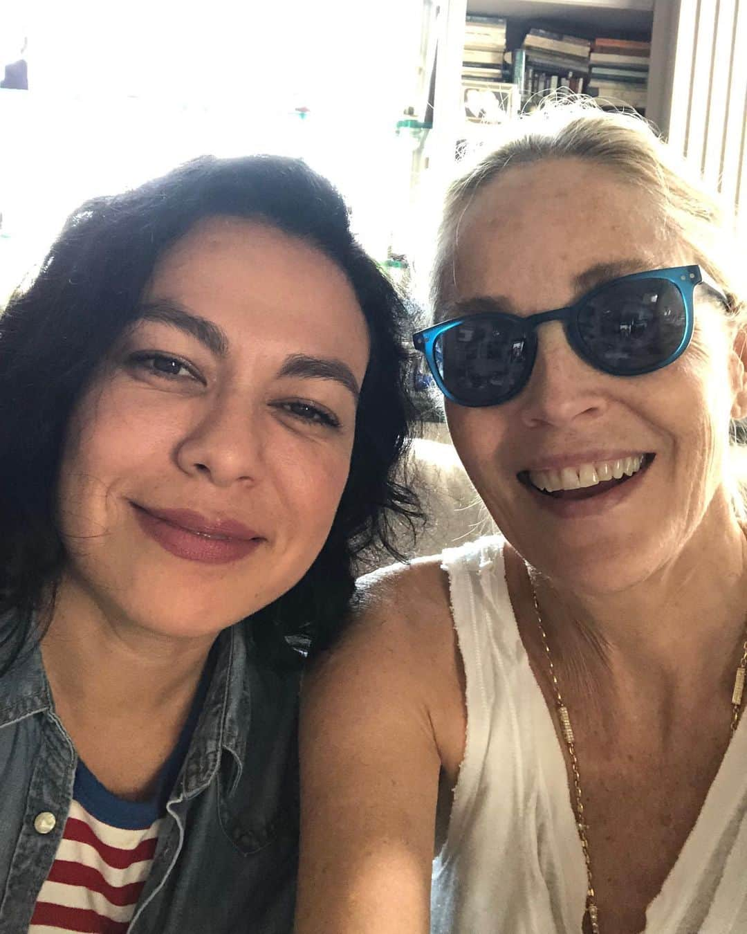 シャロン・ストーンさんのインスタグラム写真 - (シャロン・ストーンInstagram)「Hanging out w my dear friend and super talented Mexican Actress @lazacarias. We are discussing “don’t speak badly about any women in front of me”」6月3日 9時19分 - sharonstone