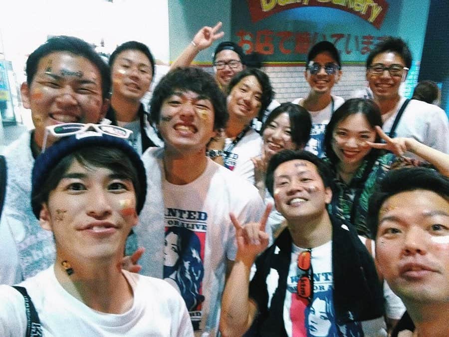 sayocoさんのインスタグラム写真 - (sayocoInstagram)「🌈🌈KTM TOUR 2019🌈🌈 ・ ・ 急遽男だらけの中にさきと混ぜてもらって初参戦🔥❤️ ・ アラサーが顔にタトゥーシール貼って 気合い入ってる感じ、今思うと愛おしいね。（笑） ・ ・ 小学生の頃から何故かケツメイシが好きで、 シングルを買ったり、アルバムはレンタルして、 着うたを購入したりしてた、その人たちが 目の前で歌ってると思うと感慨深かった🥺💘笑 ・ 最高の時間をありがとう😭🙌💖 ・ ・ #ケツメイシ #ケツメイシライブ2019  #bephop」6月3日 9時26分 - sayoco