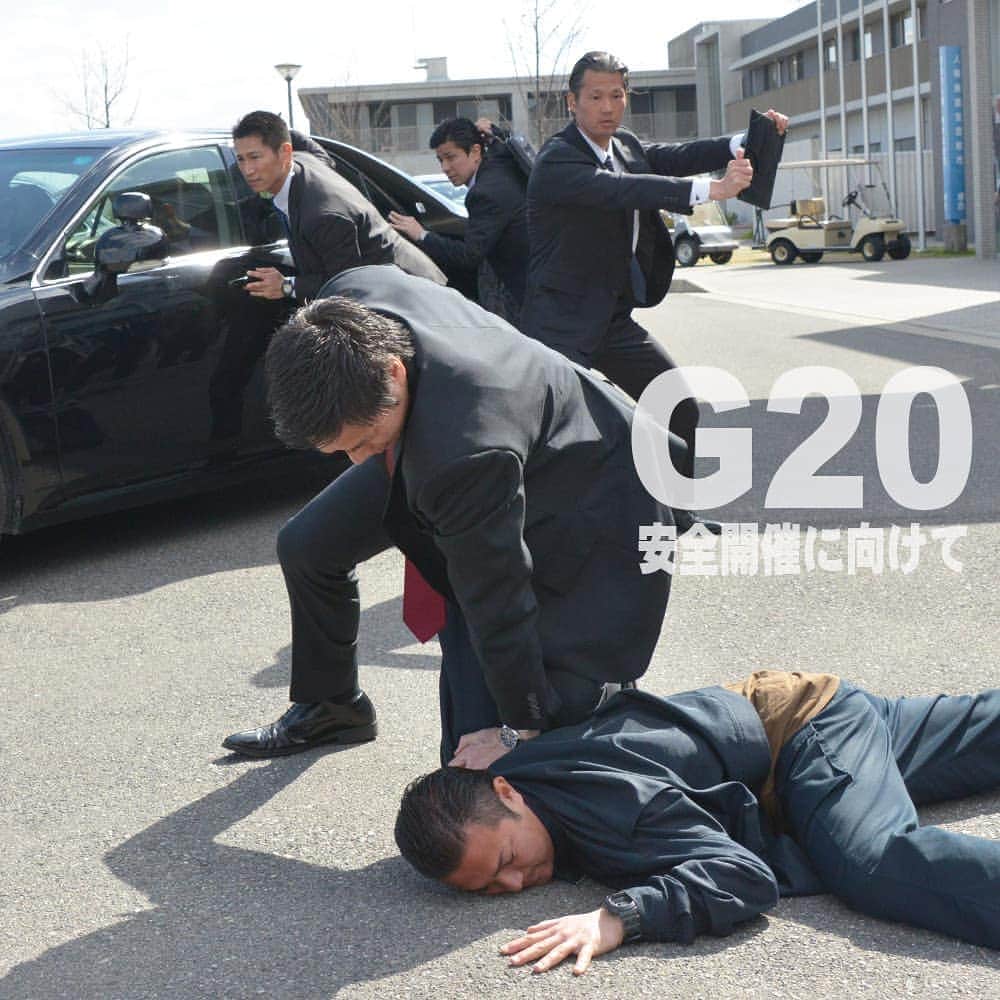 大阪府警察さんのインスタグラム写真 - (大阪府警察Instagram)「【組織一丸で安全開催を目指すG20大阪サミット警備にご協力を！】 『要人警護のプロフェッショナル、警衛警護課』 G20大阪サミット警備期間中、警護のプロフェッショナルである警衛警護課の精鋭たちが、各国の要人警護に従事します。  #大阪府警察公式#G20大阪サミット#要人警護#警衛警護課」6月3日 9時37分 - fukei_koho