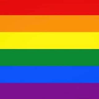 ニア・ヴァルダロスさんのインスタグラム写真 - (ニア・ヴァルダロスInstagram)「Happy Pride Month! You know who deserves equal rights? Ummmm, everyone. Love is love is love is love. ❤️💜💙💚💛」6月3日 9時39分 - niavardalos
