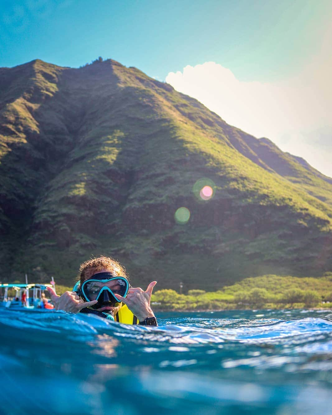 And Youさんのインスタグラム写真 - (And YouInstagram)「What a real shaka! I can't believe the weekends already over . . . . . . . . . . . . #oceanlife #underwaterphotography #hawaiistagram  #oahutours #oceantours #dolphinsandyou #oahu #hawaii #unrealhawaii #hawaiiholiday」6月3日 9時39分 - dolphinsandyou