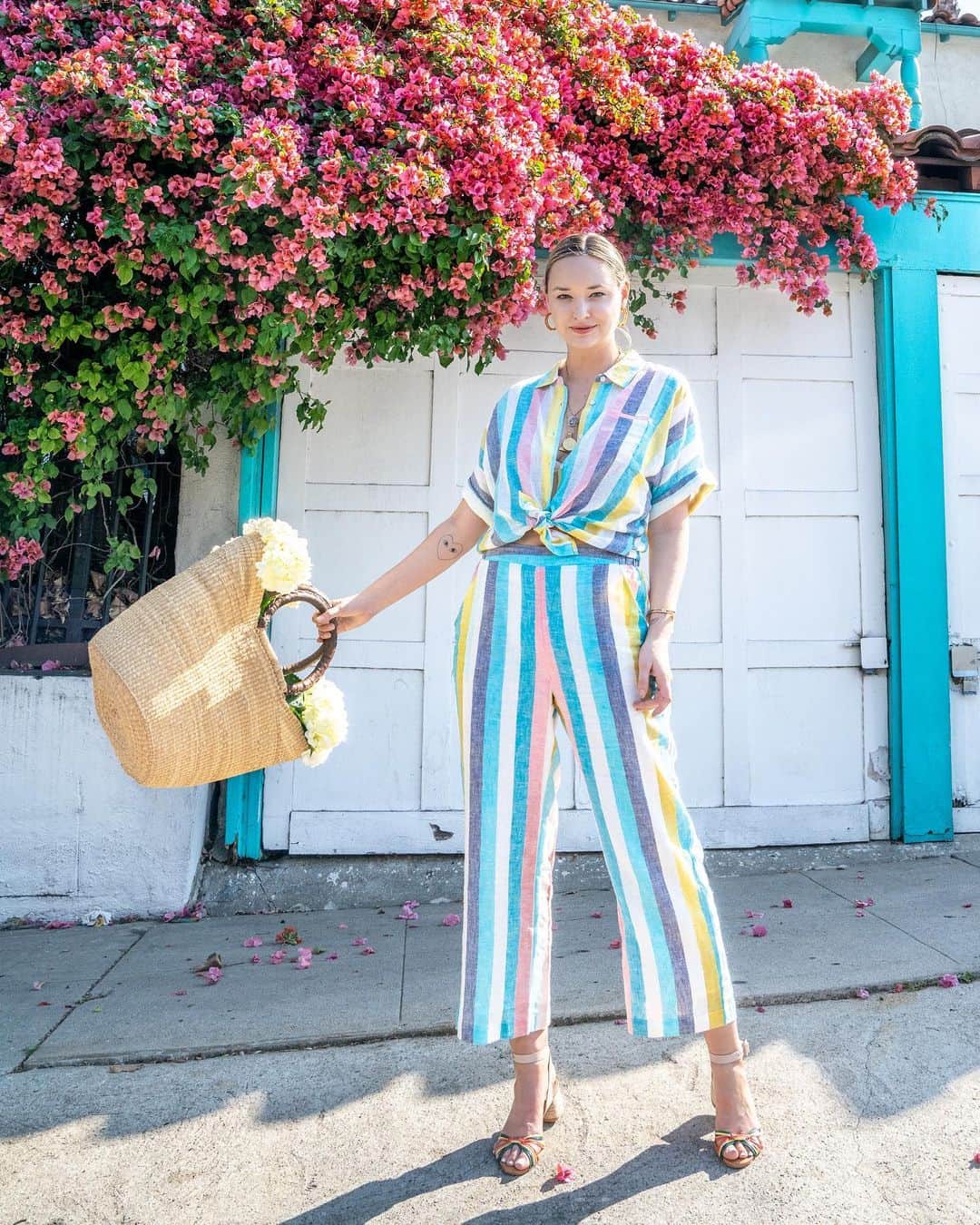 リズ・チェルカソワのインスタグラム：「A taste of the rainbow 🌈」