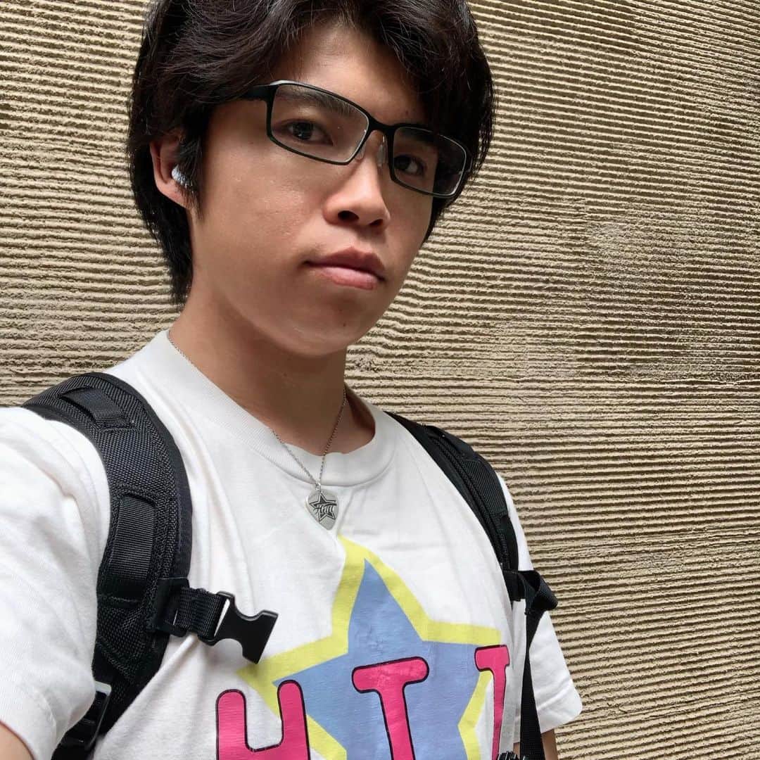 成田童夢のインスタグラム：「【質問】私がしているこのネックレス。 サウナに入る時以外ずっと着用し続けて早５年。 今も尚、使用中の方いらっしゃいませんか？  そしてTBSストアさん、もしくは京アニのグッズ担当の方。 けいおん!!10周年記念ネックレスを販売して頂けないでしょうか？← #けいおん #5周年記念ネックレス #TBS」