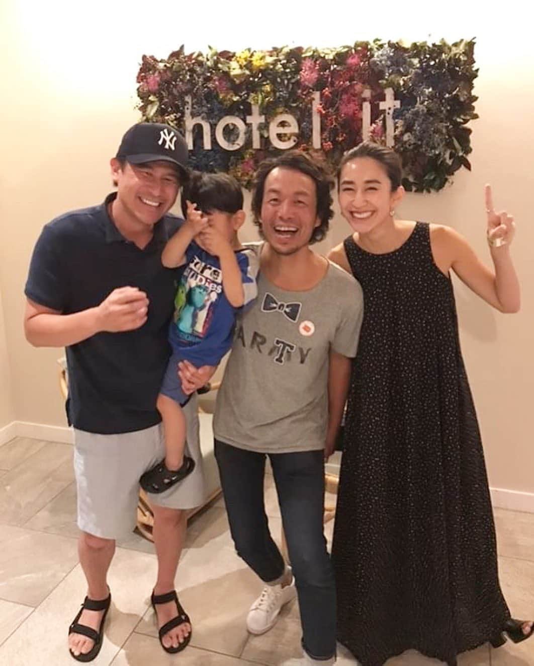 小堀ケネスさんのインスタグラム写真 - (小堀ケネスInstagram)「Went to visit Hotel It in Osaka! It is the first hotel my good friend @arigato_chan produced! Congratulations and I’m so proud of you Ma Kun!!! 今週末は親友のまーくん (@arigato_chan )がプロデュースしたHotel IT に行って来ました！ 素敵なホテルの完成おめでとう！！ 家族フレンドリーで開放感がある空間でした！😊 ぜひ大阪に行った時遊びに行ってみて下さい！  #notdrunk #littledean #mommy #daddy #familytrip #osaka #hotelit #ディーン君 #鬼ママ #家族旅行 #ホテルイット #楽しい時間 #ありがとう  @mariakamiyama  @arigato_chan  @hotelit.osaka」6月3日 9時55分 - kenkob0903