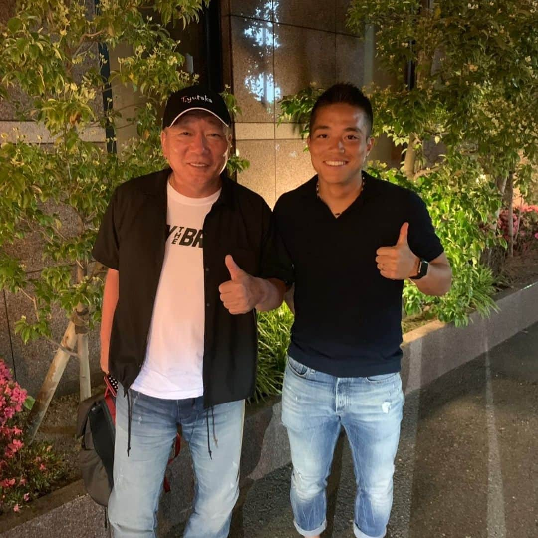 高木大輔のインスタグラム：「久しぶりの親父。 年始より少し痩せてました😂 地元に帰ってきて少し嬉しそうに見えました。 またゴルフでもしましょう👍👍 . #高木豊 #高木大輔 #親子」