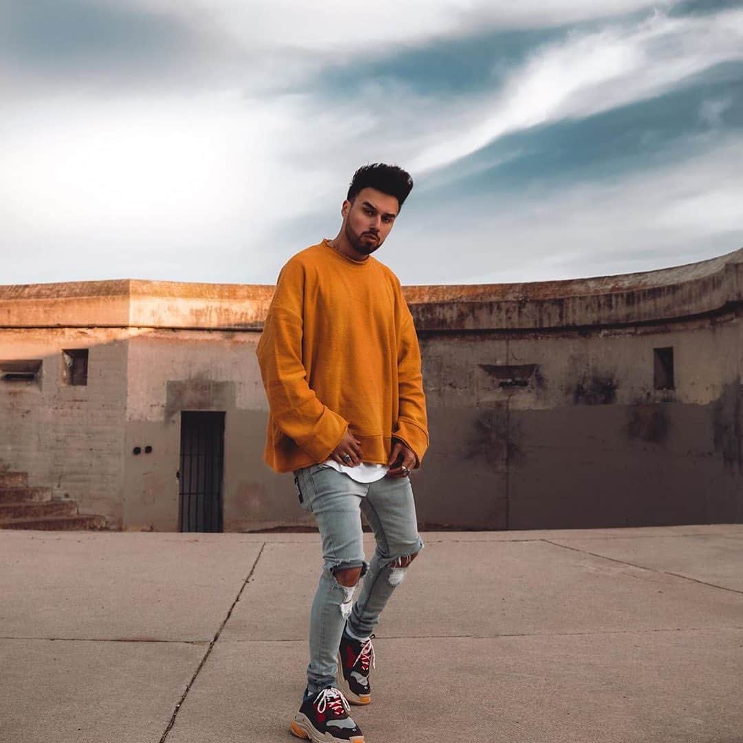 STYLE4GUYSのインスタグラム：「@FashionNovaMEN oversized sweaters to complete your fav look ✊ Find your favorite one on @FashionNovaMEN 🚨」
