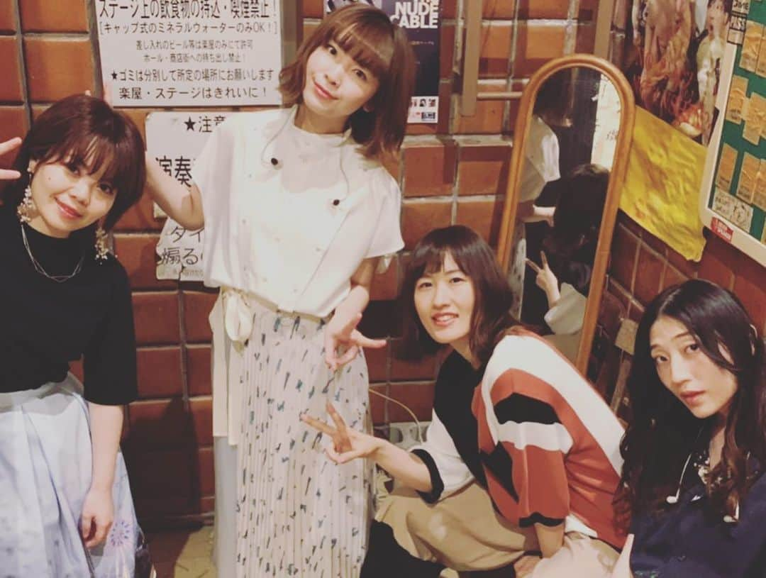 澤村小夜子さんのインスタグラム写真 - (澤村小夜子Instagram)「昨日はラスト高松！ #高松DIME に来てくれたみんな ありがとう(๑′ᴗ‵๑) スタッフのみなさんも元気そうで何よりでした♡ 長い間お世話になりました！ . 打ち上げで、すだち酒を浴びるように二杯飲んで お腹いっぱいだったけど 勢いでめちゃくちゃ美味しい餃子を食べて帰りました☺️ さっきもみんなで朝うどんしてきたよ◎ 昨日と今日でうどん4杯くらい食べてるなぁ。笑 高松最高でした🥰🙏🏻ばいびー！ . . #ねごと #ラストツアー #ライブ  #drum #drummer #ドラム #ドラマー #高松 #寝起きうどん #釜バター #毎朝これがいい #ごちそうさまでした  #バンホーテンさやこ #流石にくたくた」6月3日 9時49分 - sayako_negoto