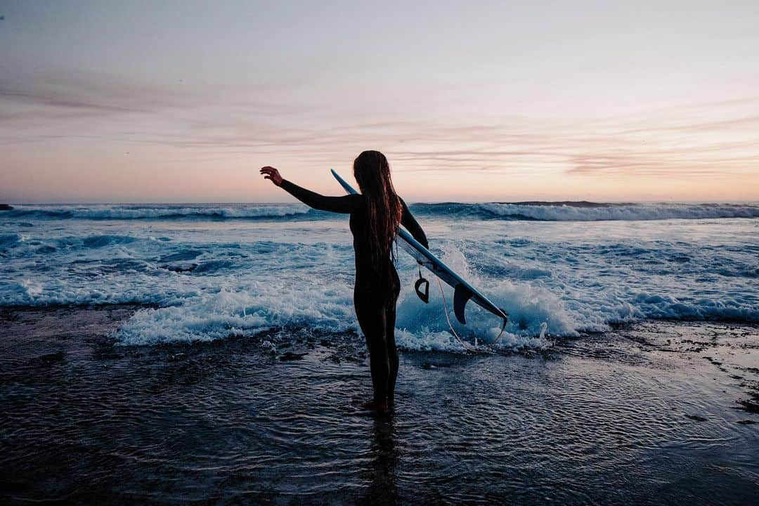 ロキシーさんのインスタグラム写真 - (ロキシーInstagram)「Surf's up until the sun's down in #MargaretRiver」6月3日 9時58分 - roxy