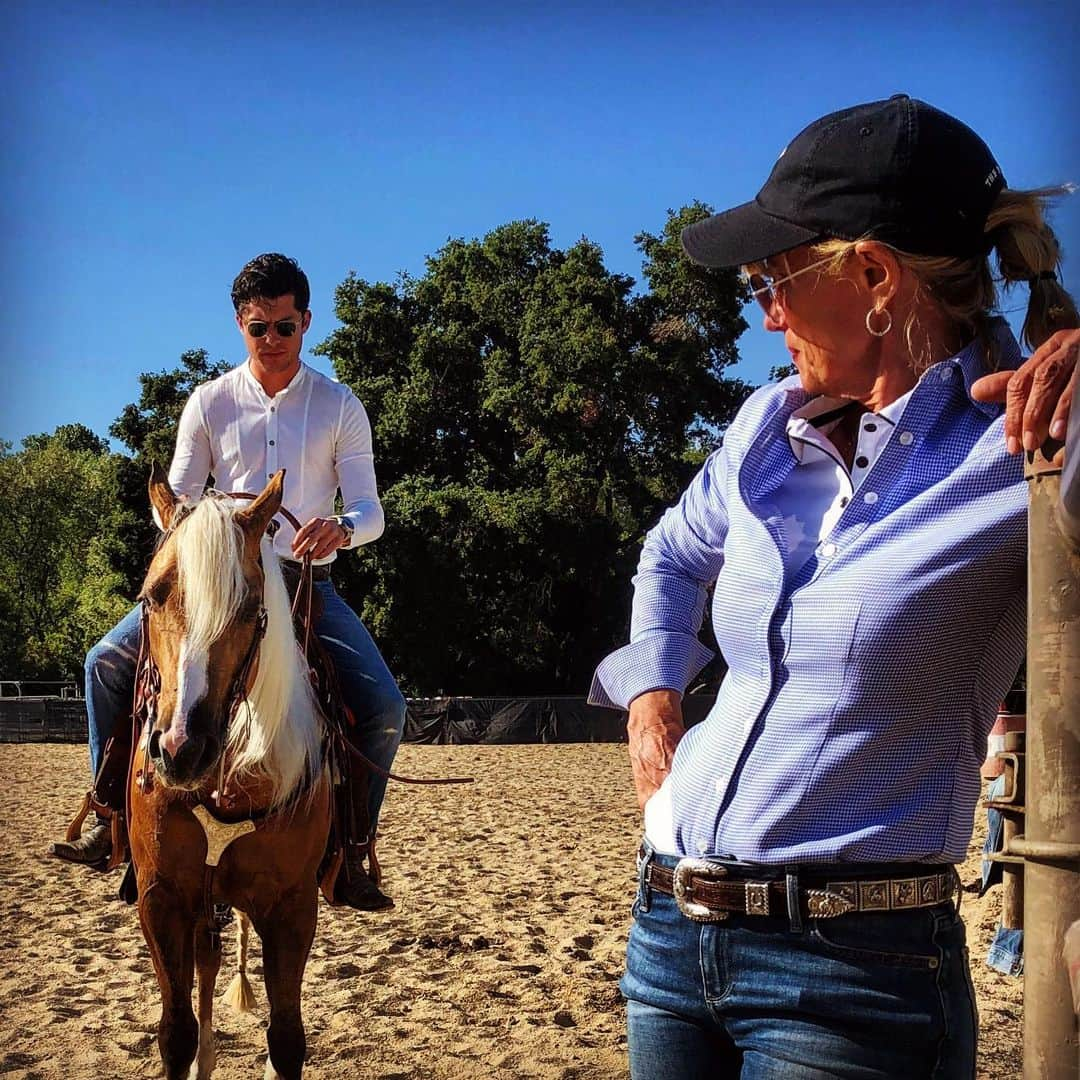 グラハム・フィリップスさんのインスタグラム写真 - (グラハム・フィリップスInstagram)「mama making me master turnaround methods on her marvelous mare, macaroni」6月3日 10時00分 - grahamphillips