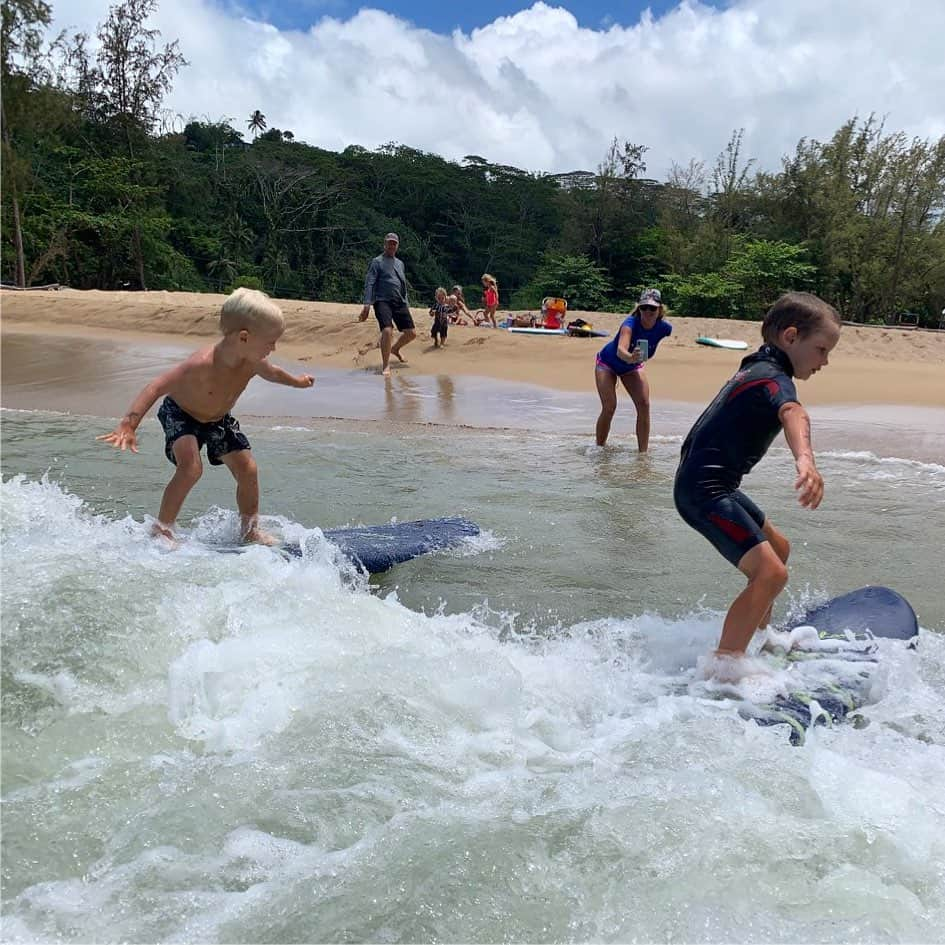 Bethany Hamiltonさんのインスタグラム写真 - (Bethany HamiltonInstagram)「Rad Birthday party waves yesterday!!!! 🌊☀️🏄‍♂️」6月3日 10時01分 - bethanyhamilton