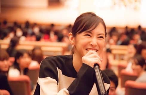 北川景子　ファンアカウントのインスタグラム：「あーほんまにきれい😍ファンミ行きたいなー😫﻿ 今年あるかなって期待してたけど忙しいのかな？﻿ 生で景子ちゃんみたいよー！！！﻿ ﻿ ﻿ #keiko kitagawa#美しい#景子ちゃん好きな人と繋がりたい#いつでもDM待ってます#語り明かしたい」