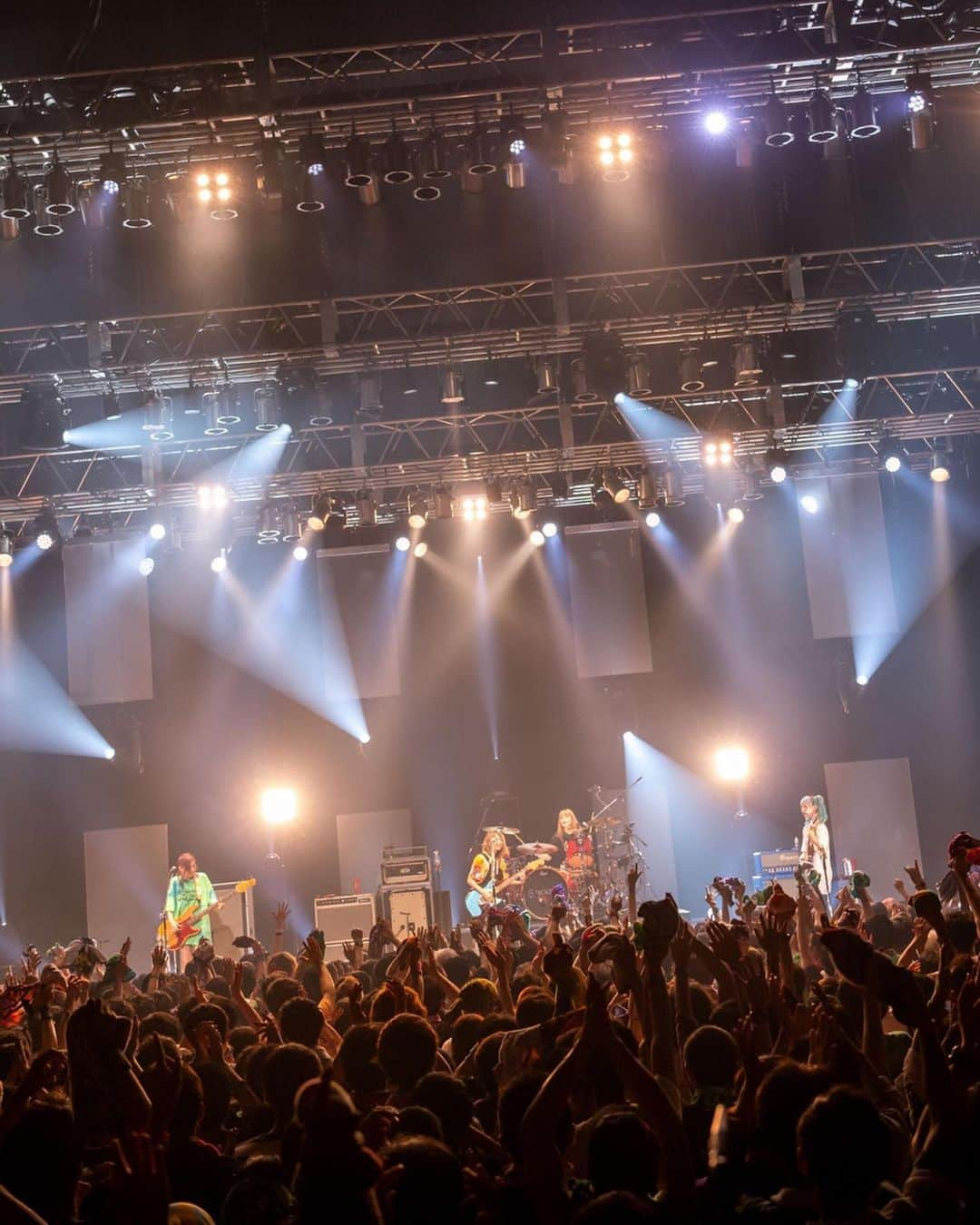 SCANDALさんのインスタグラム写真 - (SCANDALInstagram)「2019.06.02  Zepp Osaka Bayside SCANDAL TOUR 2019 "Fuzzy Summer Mood" photo by @takeshiyao #scandal #scandal_fsm」6月3日 10時16分 - scandal_band_official