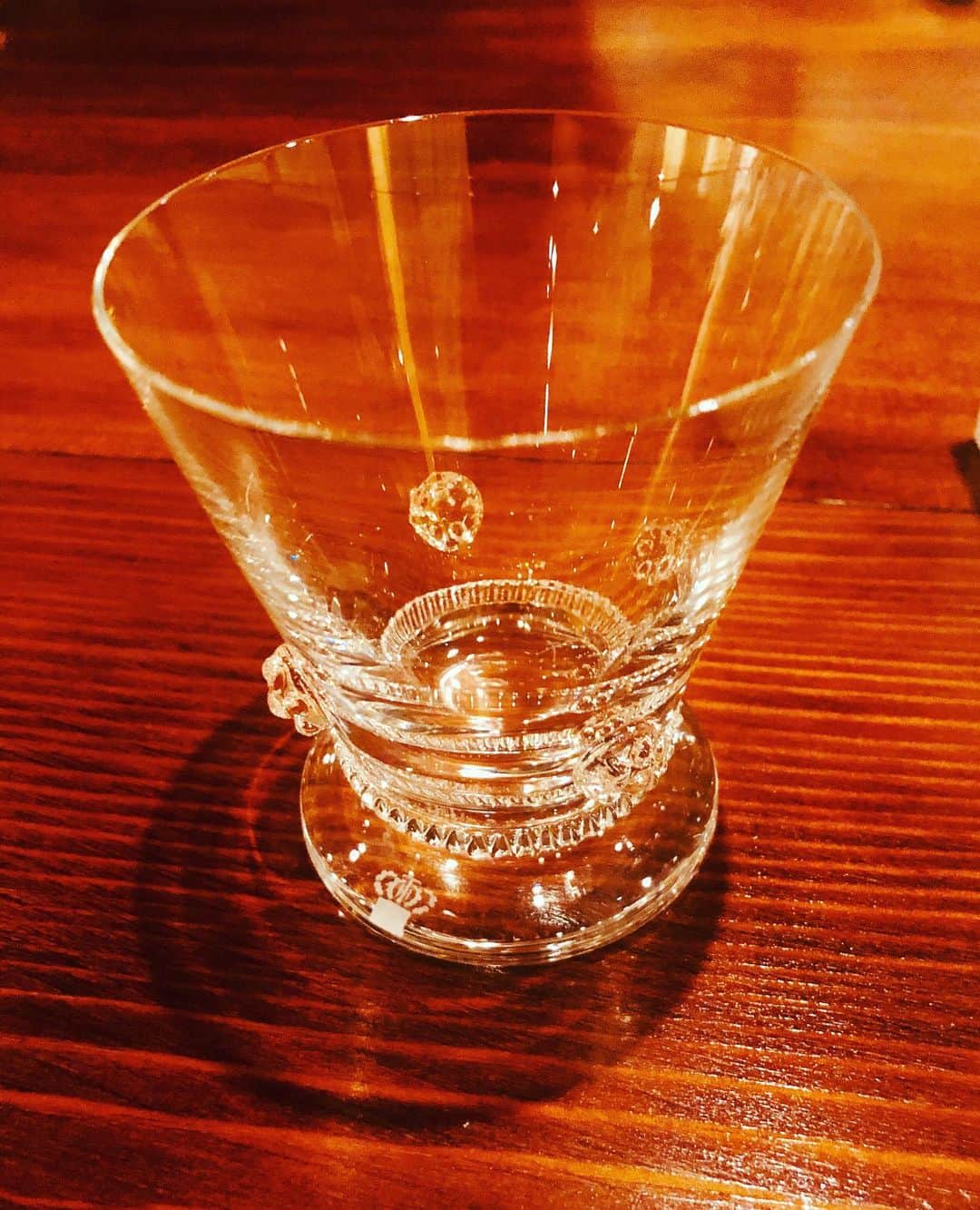 福田ゆみさんのインスタグラム写真 - (福田ゆみInstagram)「朝目覚めの一杯の水。素敵なグラスで飲むと少し気分が違うのね。 #グラス #ドイツ #meissen #食器 #福田ゆみ」6月3日 10時18分 - yumifukuda0511