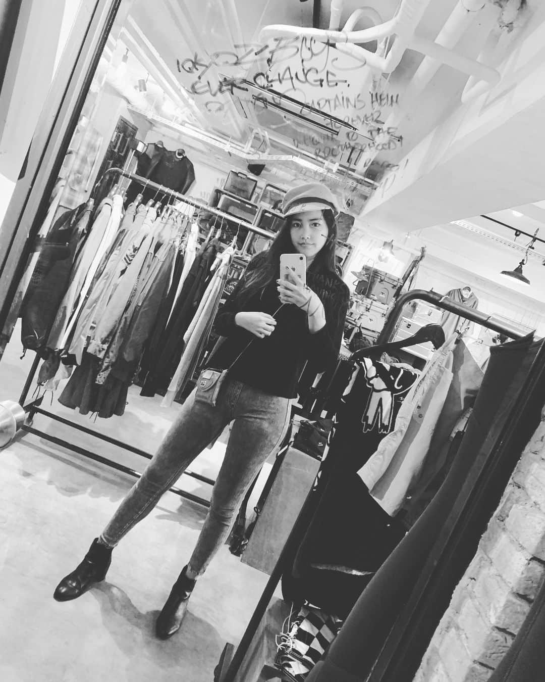 奥山春香さんのインスタグラム写真 - (奥山春香Instagram)「大好きなお店🖤 #CAPTAINSHELM #BRIXTON」6月3日 10時47分 - corvetteharuka