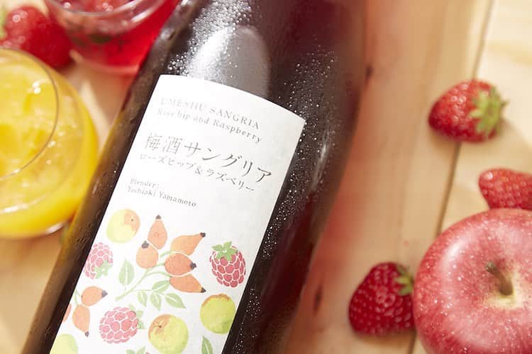 KURAND@日本酒飲み放題さんのインスタグラム写真 - (KURAND@日本酒飲み放題Instagram)「「梅酒サングリア ローズヒップ＆ラズベリー」はローズヒップの果実味溢れる自然な香りとラズベリーの風味をひきだした、リッチなテイストが楽しめます。冷やしてストレートやロックで飲むのはもちろん、温かい紅茶やソーダ割り、ヨーグルトとカルピスを使用したラッシー風の梅酒カクテルもおすすめです。 . #KURAND #クランド #kurandsakemarket #日本酒 #sake #酒 #日本酒女子 #日本酒🍶 #日本酒バー #日本酒好きな人と繋がりたい #日本酒大好き #お酒好きな人と繋がりたい #お酒好き女子 #お酒好き #お酒 #酒スタグラム #sakegram #sakestagram #sakebar #サングリア #梅酒」6月3日 10時53分 - kurand_info