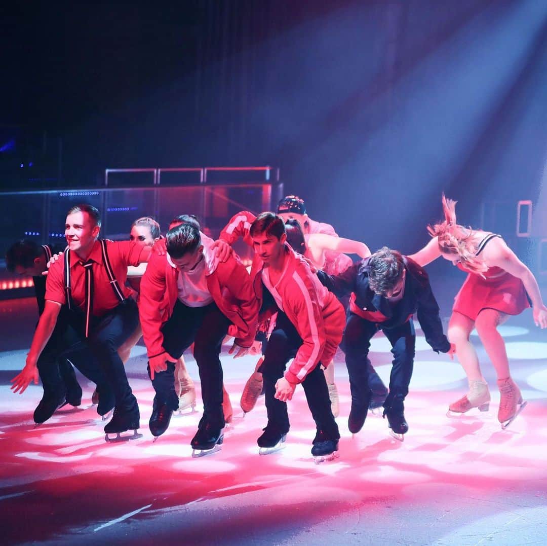ティモシー・ドレンスキーのインスタグラム：「But I won't let them break me down to dust  I know that there's a place for us  For we are glorious... #ThisIsMe #iSkate2.0 #symphonyoftheseas  Thanks to @miwakonagata for the awesome pics!」