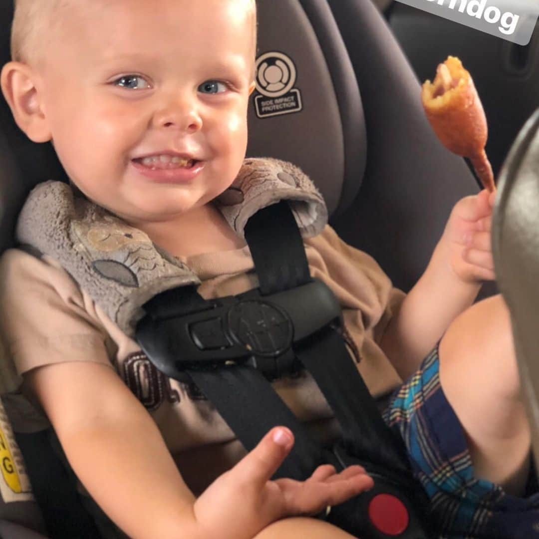 デリック・ディラードさんのインスタグラム写真 - (デリック・ディラードInstagram)「Enjoying some good family eats at #sonic Israel wanted ice cream after so we had to make a stop in at #coldstone 😋🍨🍦🍨🍦🌭🍔🌭🍔🥤🥤」6月3日 11時13分 - derickdillard