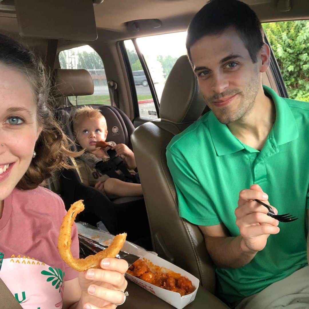 デリック・ディラードのインスタグラム：「Enjoying some good family eats at #sonic Israel wanted ice cream after so we had to make a stop in at #coldstone 😋🍨🍦🍨🍦🌭🍔🌭🍔🥤🥤」