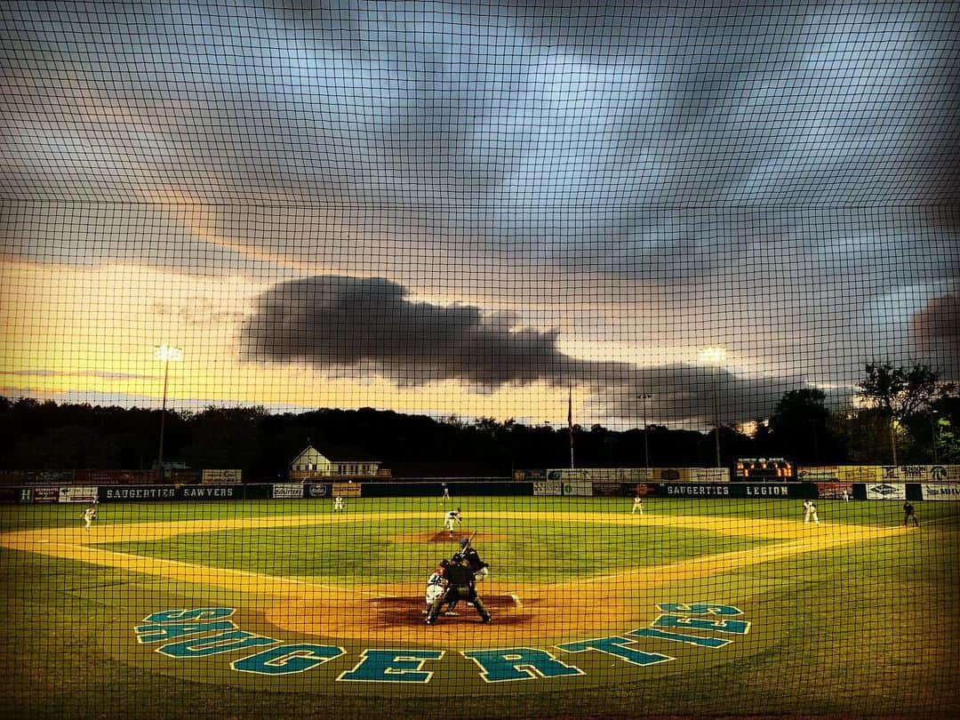 トーマス・サドスキーさんのインスタグラム写真 - (トーマス・サドスキーInstagram)「Thank you @saugertiesstallions for another beautiful night at the ballpark.」6月3日 11時10分 - thomas_sadoski