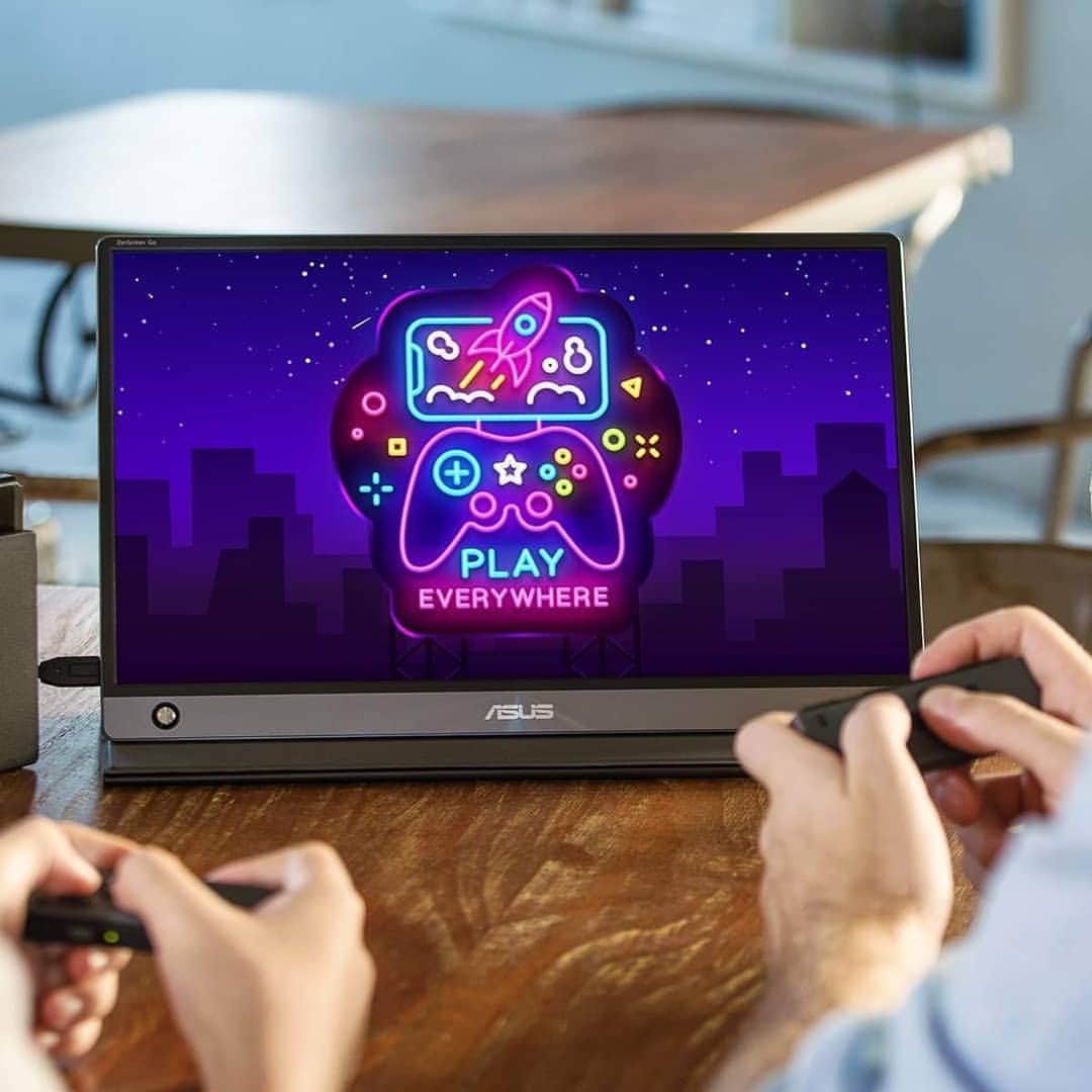 ASUSさんのインスタグラム写真 - (ASUSInstagram)「From business to console gaming, the ASUS ZenScreen Touch #MB16AMT is designed to let you enjoy the best work and entertainment experiences, while staying mobile.  #Asus #Computex2019 #Portablemonitor」6月3日 11時15分 - asus