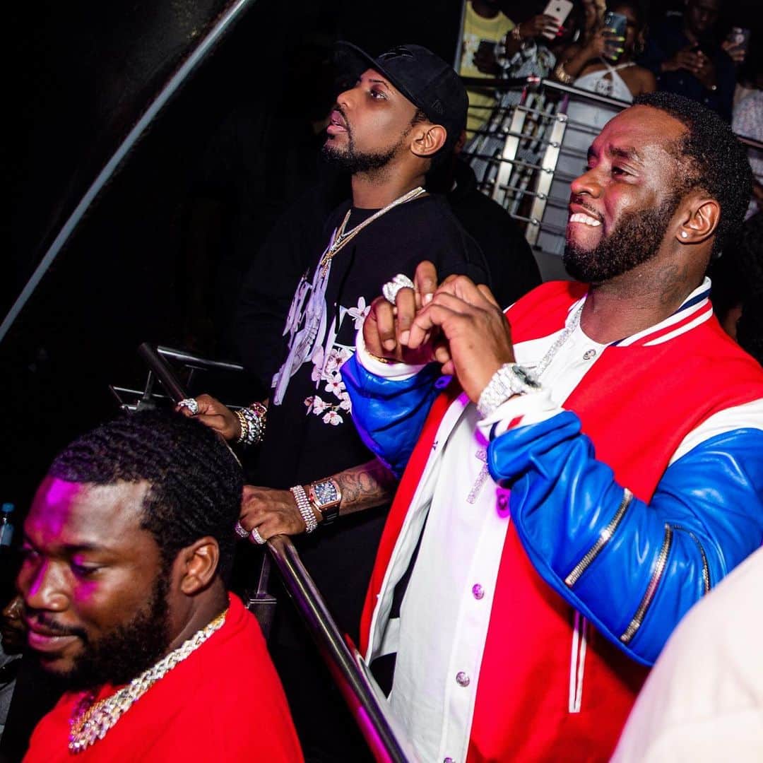 ファボラスのインスタグラム：「The banks will let you commit to $200k in student loans but won’t give you a $20k business loan.. Shows you they’ll let you work for them before you let you work for yourself. Long Live the Hustlers & Entrepreneurs @meekmill @diddy  #MIAMI  #MemorialDayWeekend」