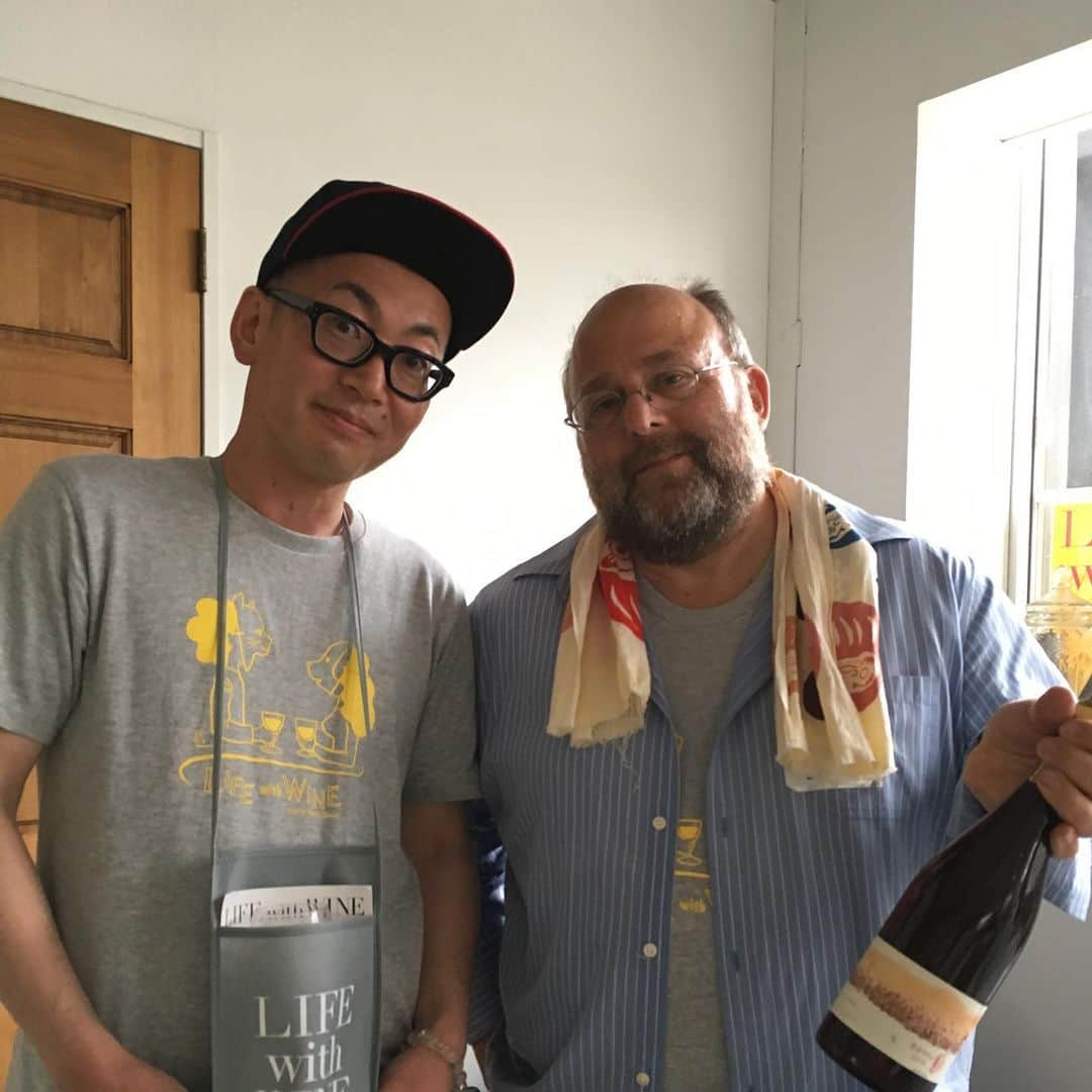 ひぐち君さんのインスタグラム写真 - (ひぐち君Instagram)「10回目から参加させていただいている「LIFE with WINE」。ボクの日本ワインの原点はココで、勝手ながら、なんだか実家みたいな居心地の良さがあります。昨日のvol.14も楽しすぎましたー🍷 #lifewithwine 14 #日本ワインを日常に 🍷 #日本ワイン 🇯🇵 #japanesewine #vinjaponais  #wine #vin #vino #winetime #winelover #instawine #wineexpert  #横浜ボートハウススタジオ  #神奈川新町 #日本のワインを愛する会  #ブルースガットラヴ さん」6月3日 11時18分 - higehiguchi