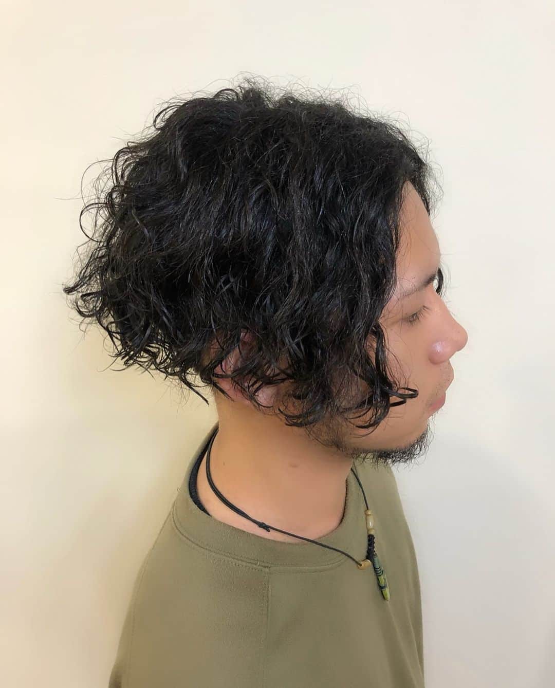 salon PRATiNO(サロンプラチノ)のインスタグラム：「. ✨カット&パーマ✨. . 周りをぐるっと刈り上げた２ブロックスタイル❗️ 夏にスパイラルをかけるため、長さをキープしつつ ゆるパーマでスッキリおさめました💓  メンズパーマもお任せください✨ . . 【CLAVIS PRATINO】 ◇月曜日～土曜日 11:00～20:00 ◇日曜日 11:00～18:00 ※時間外はお問い合わせください。 愛知県名古屋市中区錦3-4-19石垣ビル７Ｆ ☎︎052-962-7017 . . #hairstyle #hair #cornrow #clavispratino #pratino #hairsalon #FIBREPLEX #nagoya #haircolor #love #特殊ヘア #ブラックヘア  #コーンロウ #ブレイズ  #派手髪 #ヘアカラー  #外国人風カラー#バレイヤージュ #グラデーション #メンズパーマ  #美容室 #ヘアサロン #クラビスプラチノ #名古屋 #栄 #錦」