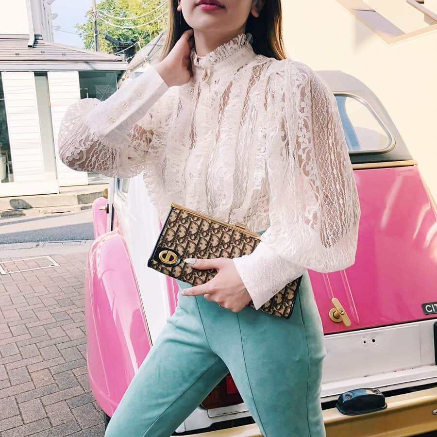 vintage Qooさんのインスタグラム写真 - (vintage QooInstagram)「@vintageqoo QOO APPAREL 【レースフリルブラウス】 9,800円 【Dior trotter clutch bag】 29,800円 . ❤︎Vintage Qoo Tokyo OMOTESANDO❤︎ Address : Cinnamon Oak 1F 4-11-15 Jingu-mae Shibuya TOKYO JAPAN 150-0001 Business hour : 12:00〜19:00 . ❤︎Vintage Qoo Tokyo Laforet❤︎ Address : Laforet B0.5F 1-11-6 Jingu-mae Shibuya TOKYO JAPAN 150-0001 Business hour : 11:00〜21:00 . #qootokyo #新qoo」6月3日 11時40分 - vintageqoo