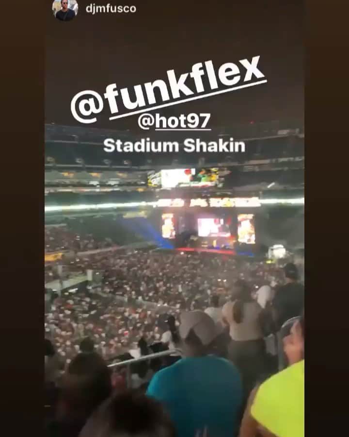 ファンクマスター・フレックスのインスタグラム：「FunkFlex on the set! SummerJam! 50,000 strong! Festival, Arena or Stadium! I’m your guy! 👑 Through the eyes of: @djmfusco」