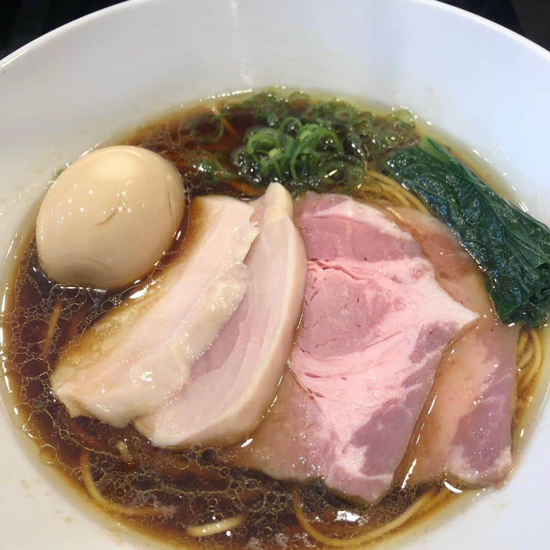 楠見大輔のインスタグラム：「今里の麺屋福はらさん。 醤油塩つけ麺どれも美味すぎる、、、 いつも食券機の前で5分くらい動かれへんくなる。 うますぎて帰り頭下げすぎて店員さんに引かれた。 今里の毘沙門天。」