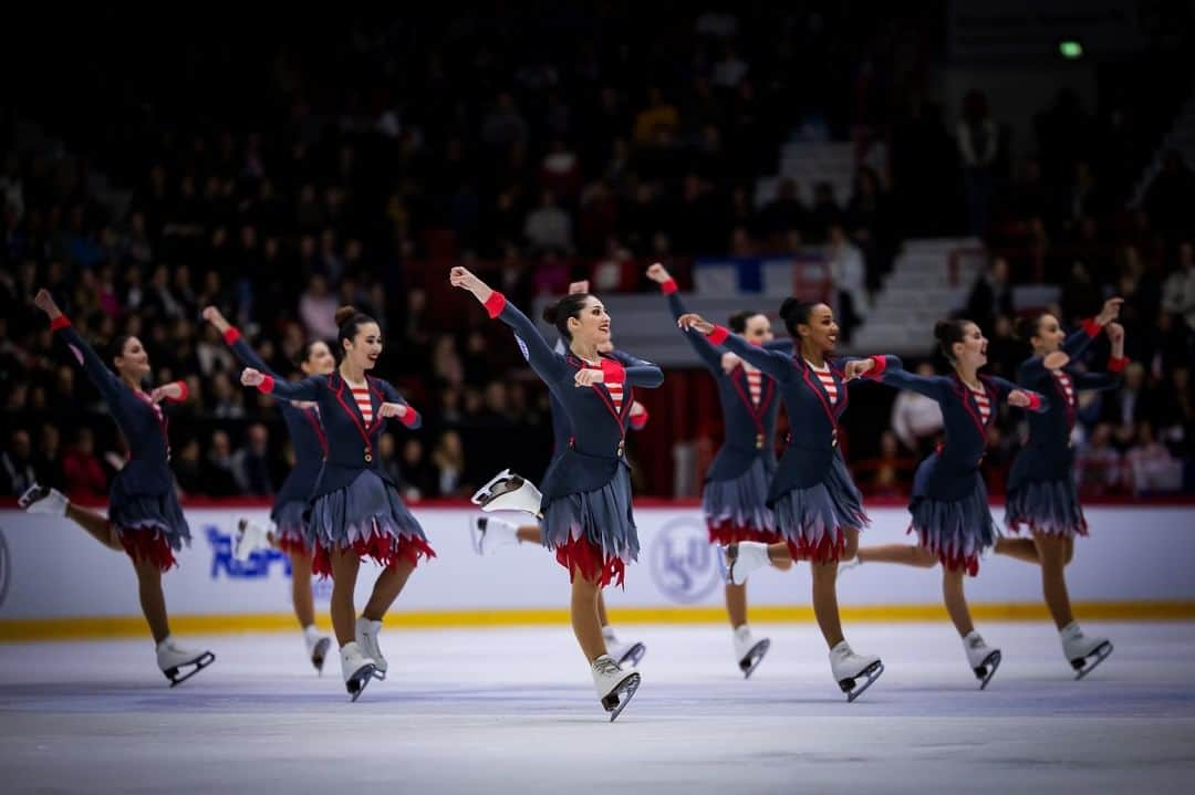 ISUグランプリシリーズさんのインスタグラム写真 - (ISUグランプリシリーズInstagram)「⛸⛸⛸ A Season’s Best: As Good As Gold. We highlight the best stories of the season in Synchronized Skating. 📲 Visit isu.org or click the link in our bio to check the full story out and tell us which you thought was the “Seasons Best” moment.  #️⃣ #SynchroSkating #WorldSynchro #LinkInBio」6月3日 22時38分 - isufigureskating_x