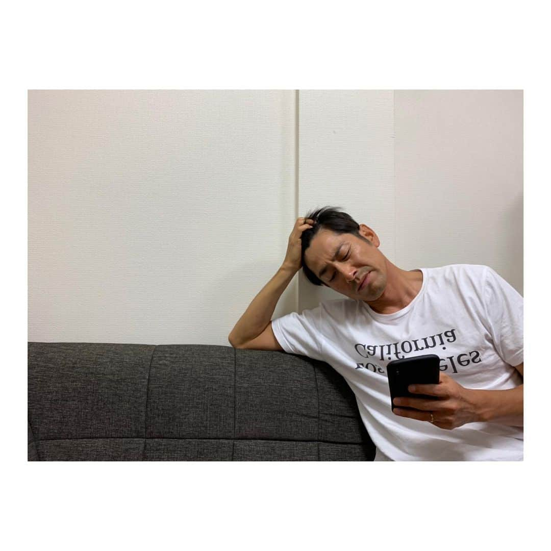 肥野竜也さんのインスタグラム写真 - (肥野竜也Instagram)「【苦労してます】 ⁑ 新しい事をやろうとするのは大事 だか… 気がおかしくなりそう〜😭 近日公開します😋👍✨ 妻に盗撮されてましたw ⁑ #肥野LIFE #動画編集作業」6月3日 22時39分 - tatsuya_hino